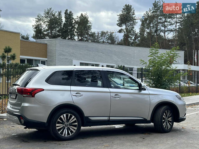Міцубісі Аутлендер 2018 у Житомирі на Automoto.ua Сірий Міцубісі Аутлендер, об'ємом двигуна 2.36 л та пробігом 130 тис. км за 16750 $, фото 9 на Automoto.ua