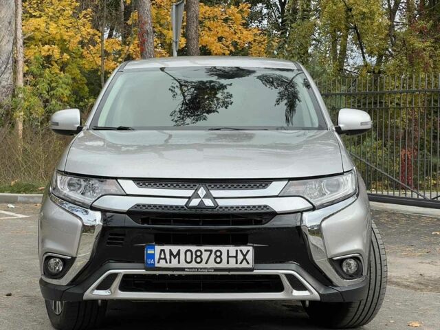 Серый Мицубиси Аутлендер, объемом двигателя 2.4 л и пробегом 110 тыс. км за 15950 $, фото 1 на Automoto.ua