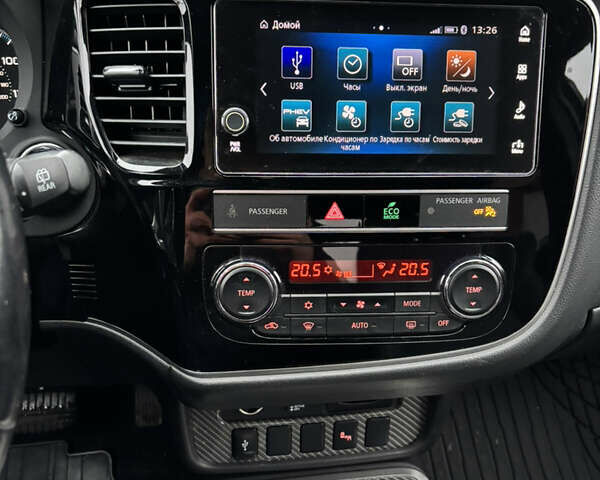 Серый Мицубиси Аутлендер, объемом двигателя 2 л и пробегом 102 тыс. км за 21500 $, фото 12 на Automoto.ua