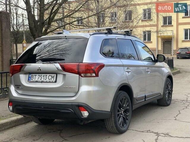 Серый Мицубиси Аутлендер, объемом двигателя 2.36 л и пробегом 38 тыс. км за 17800 $, фото 2 на Automoto.ua