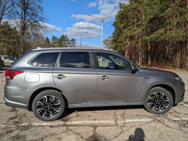 Серый Мицубиси Аутлендер, объемом двигателя 0 л и пробегом 115 тыс. км за 10500 $, фото 1 на Automoto.ua