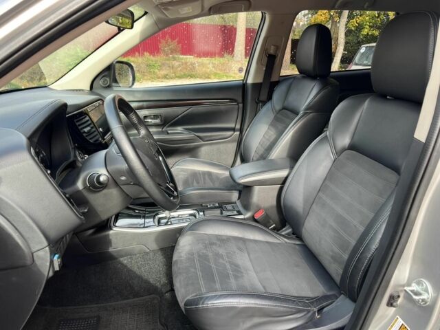 Серый Мицубиси Аутлендер, объемом двигателя 2.4 л и пробегом 110 тыс. км за 15950 $, фото 7 на Automoto.ua