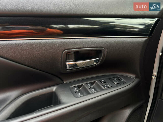 Міцубісі Аутлендер 2018 у Житомирі на Automoto.ua Сірий Міцубісі Аутлендер, об'ємом двигуна 2.36 л та пробігом 130 тис. км за 16750 $, фото 35 на Automoto.ua