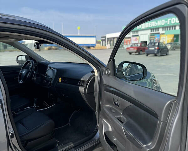 Сірий Міцубісі Аутлендер, об'ємом двигуна 3 л та пробігом 190 тис. км за 17100 $, фото 7 на Automoto.ua