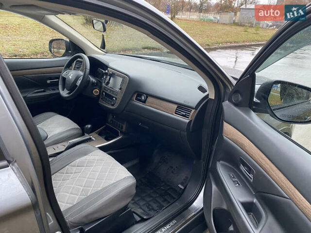 Серый Мицубиси Аутлендер, объемом двигателя 2.36 л и пробегом 150 тыс. км за 13500 $, фото 9 на Automoto.ua