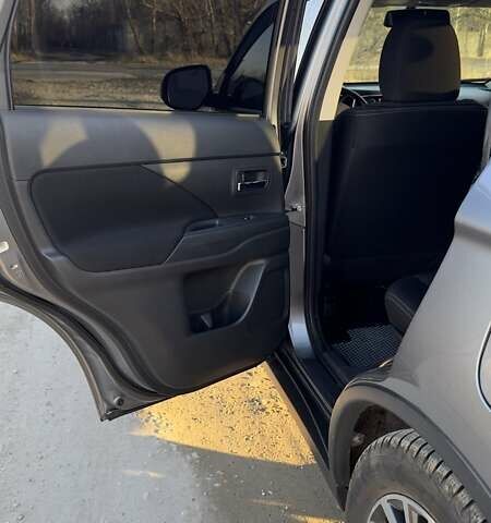 Сірий Міцубісі Аутлендер, об'ємом двигуна 2.36 л та пробігом 131 тис. км за 17200 $, фото 14 на Automoto.ua