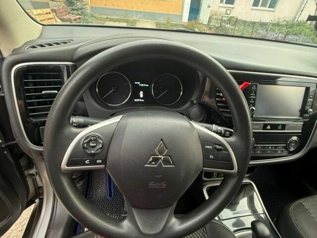 Сірий Міцубісі Аутлендер, об'ємом двигуна 2.4 л та пробігом 69 тис. км за 17499 $, фото 5 на Automoto.ua