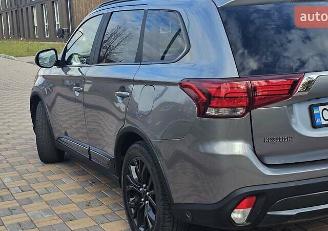 Міцубісі Аутлендер 2018 у Чернігові на Automoto.ua Сірий Міцубісі Аутлендер, об'ємом двигуна 2.36 л та пробігом 170 тис. км за 14300 $, фото 3 на Automoto.ua