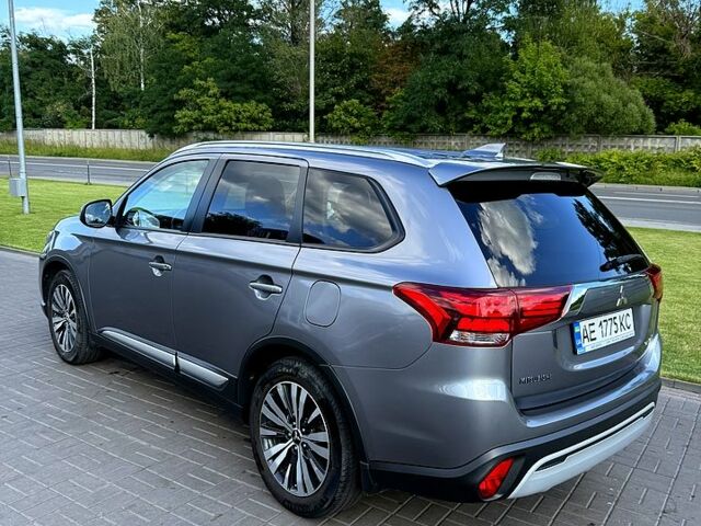 Серый Мицубиси Аутлендер, объемом двигателя 2.4 л и пробегом 139 тыс. км за 18900 $, фото 5 на Automoto.ua