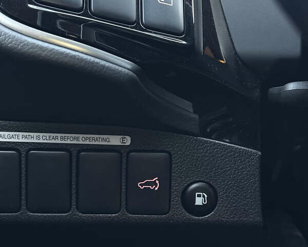 Серый Мицубиси Аутлендер, объемом двигателя 2 л и пробегом 107 тыс. км за 20900 $, фото 20 на Automoto.ua