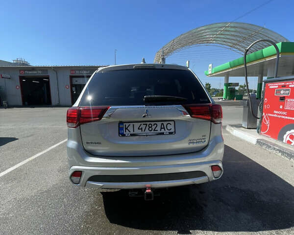 Серый Мицубиси Аутлендер, объемом двигателя 2 л и пробегом 176 тыс. км за 19900 $, фото 10 на Automoto.ua