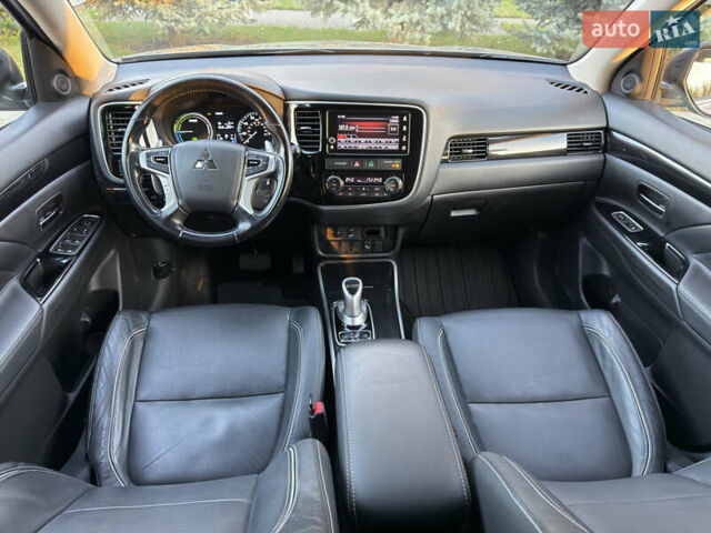 Серый Мицубиси Аутлендер, объемом двигателя 2 л и пробегом 107 тыс. км за 20900 $, фото 24 на Automoto.ua