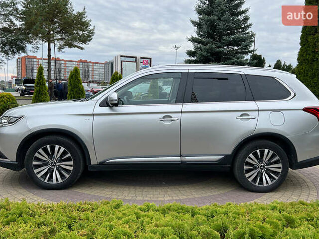 Сірий Міцубісі Аутлендер, об'ємом двигуна 3 л та пробігом 156 тис. км за 18500 $, фото 3 на Automoto.ua