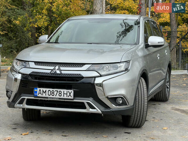 Міцубісі Аутлендер 2018 у Житомирі на Automoto.ua Сірий Міцубісі Аутлендер, об'ємом двигуна 2.36 л та пробігом 130 тис. км за 16750 $, фото 2 на Automoto.ua