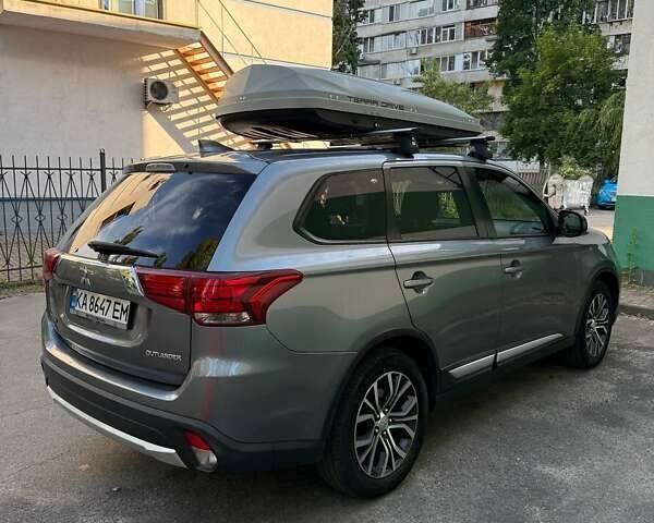 Сірий Міцубісі Аутлендер, об'ємом двигуна 2.36 л та пробігом 186 тис. км за 15500 $, фото 2 на Automoto.ua