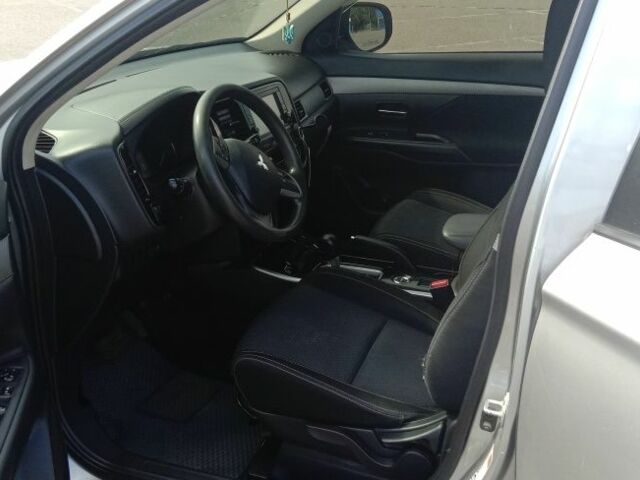 Серый Мицубиси Аутлендер, объемом двигателя 2.4 л и пробегом 100 тыс. км за 17700 $, фото 4 на Automoto.ua