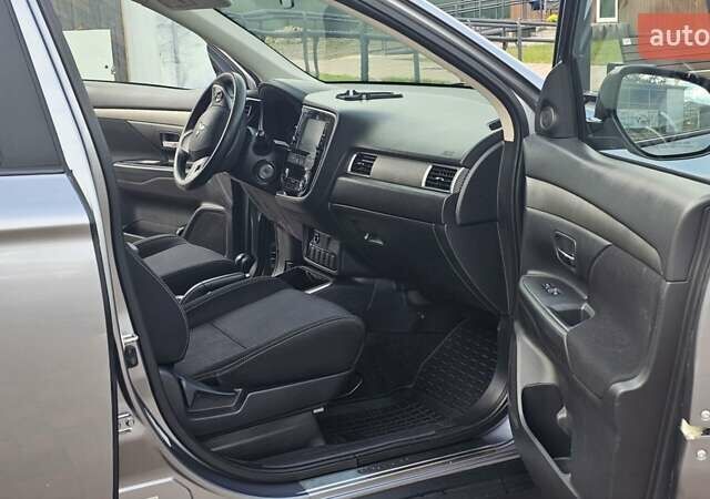 Міцубісі Аутлендер 2018 у Чернігові на Automoto.ua Сірий Міцубісі Аутлендер, об'ємом двигуна 2.36 л та пробігом 170 тис. км за 14300 $, фото 13 на Automoto.ua