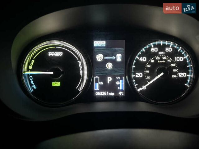 Серый Мицубиси Аутлендер, объемом двигателя 2 л и пробегом 102 тыс. км за 21500 $, фото 8 на Automoto.ua
