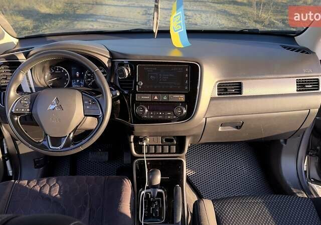 Сірий Міцубісі Аутлендер, об'ємом двигуна 2.36 л та пробігом 131 тис. км за 17200 $, фото 11 на Automoto.ua