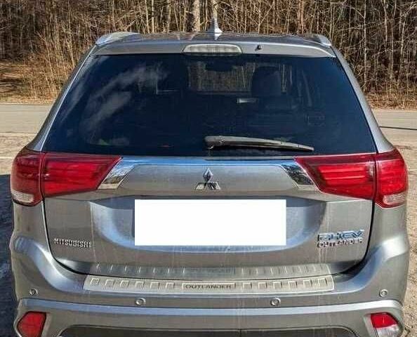 Серый Мицубиси Аутлендер, объемом двигателя 0 л и пробегом 115 тыс. км за 10500 $, фото 5 на Automoto.ua