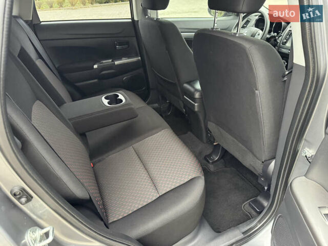 Серый Мицубиси Аутлендер, объемом двигателя 2 л и пробегом 45 тыс. км за 14000 $, фото 18 на Automoto.ua