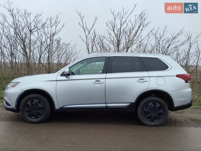 Серый Мицубиси Аутлендер, объемом двигателя 2.36 л и пробегом 101 тыс. км за 16400 $, фото 3 на Automoto.ua