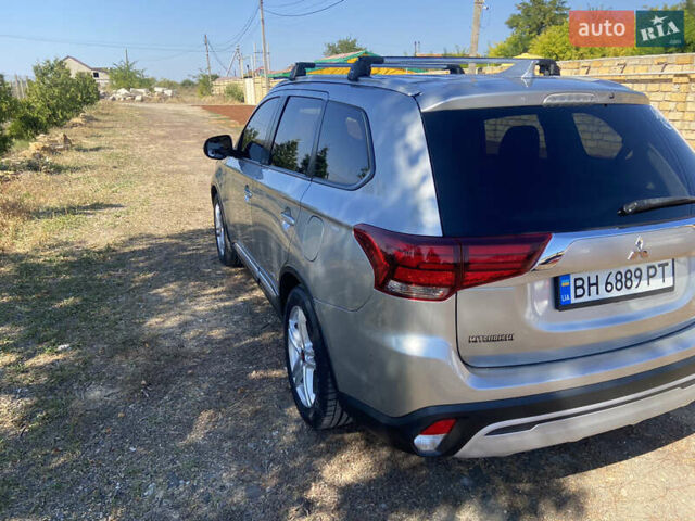 Серый Мицубиси Аутлендер, объемом двигателя 2.36 л и пробегом 135 тыс. км за 19200 $, фото 12 на Automoto.ua
