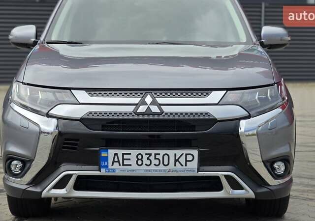 Мицубиси Аутлендер 2019 в Киеве на Automoto.ua Серый Мицубиси Аутлендер, объемом двигателя 2.4 л и пробегом 73 тыс. км за 20999 $, фото 3 на Automoto.ua