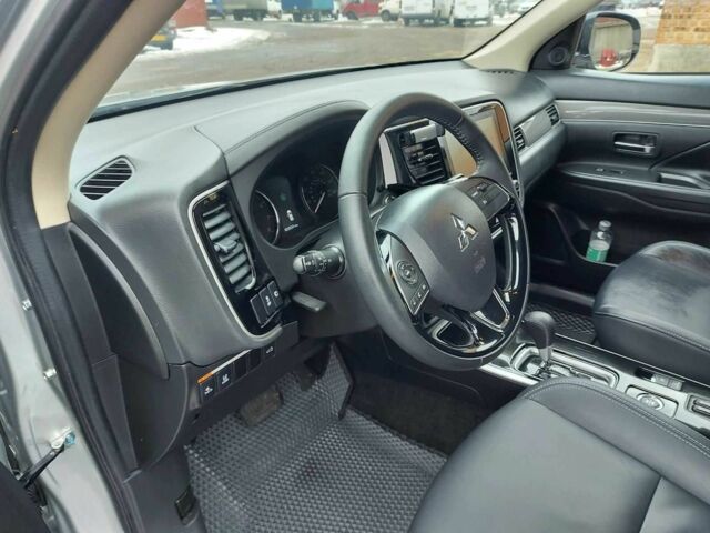 Серый Мицубиси Аутлендер, объемом двигателя 2.4 л и пробегом 85 тыс. км за 20500 $, фото 2 на Automoto.ua