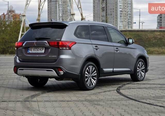 Мицубиси Аутлендер 2019 в Киеве на Automoto.ua Серый Мицубиси Аутлендер, объемом двигателя 2.4 л и пробегом 73 тыс. км за 20999 $, фото 13 на Automoto.ua
