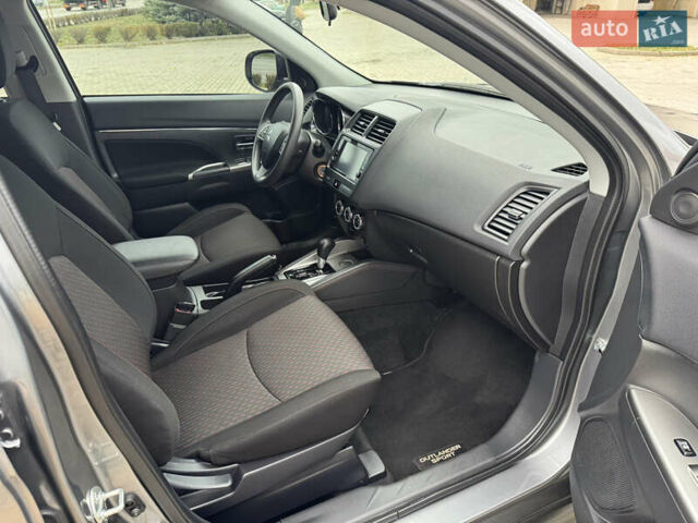 Серый Мицубиси Аутлендер, объемом двигателя 2 л и пробегом 45 тыс. км за 14000 $, фото 16 на Automoto.ua