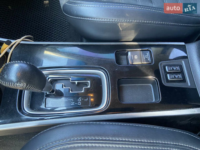 Серый Мицубиси Аутлендер, объемом двигателя 2.36 л и пробегом 135 тыс. км за 19200 $, фото 23 на Automoto.ua