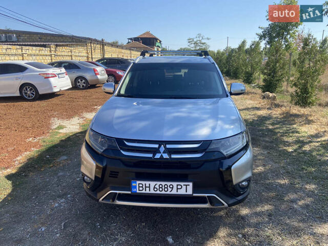 Серый Мицубиси Аутлендер, объемом двигателя 2.36 л и пробегом 135 тыс. км за 19200 $, фото 1 на Automoto.ua