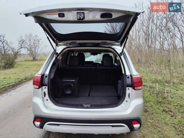 Серый Мицубиси Аутлендер, объемом двигателя 2.36 л и пробегом 101 тыс. км за 16400 $, фото 14 на Automoto.ua