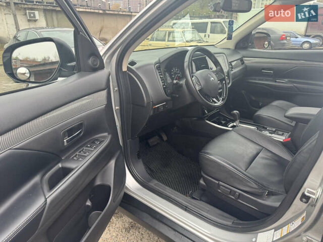Сірий Міцубісі Аутлендер, об'ємом двигуна 2.36 л та пробігом 150 тис. км за 19000 $, фото 8 на Automoto.ua