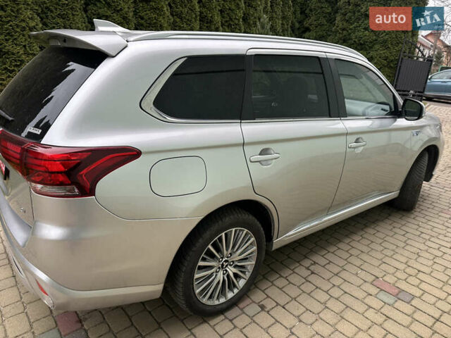 Серый Мицубиси Аутлендер, объемом двигателя 2 л и пробегом 80 тыс. км за 21800 $, фото 8 на Automoto.ua