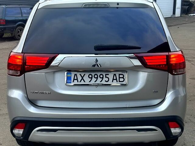 Серый Мицубиси Аутлендер, объемом двигателя 2.4 л и пробегом 115 тыс. км за 17000 $, фото 4 на Automoto.ua