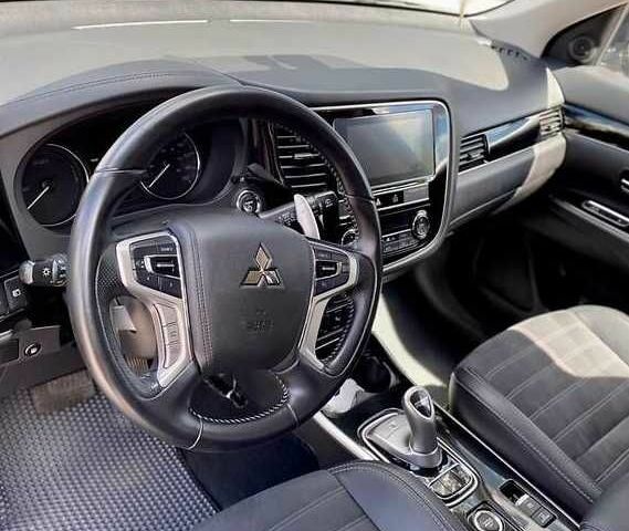 Сірий Міцубісі Аутлендер, об'ємом двигуна 2 л та пробігом 81 тис. км за 21000 $, фото 2 на Automoto.ua