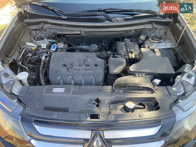 Серый Мицубиси Аутлендер, объемом двигателя 2.36 л и пробегом 135 тыс. км за 19200 $, фото 29 на Automoto.ua
