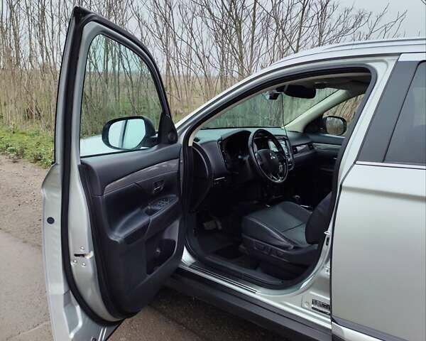 Серый Мицубиси Аутлендер, объемом двигателя 2.36 л и пробегом 101 тыс. км за 16400 $, фото 16 на Automoto.ua