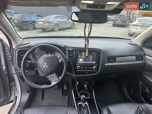 Серый Мицубиси Аутлендер, объемом двигателя 2.4 л и пробегом 115 тыс. км за 17500 $, фото 7 на Automoto.ua