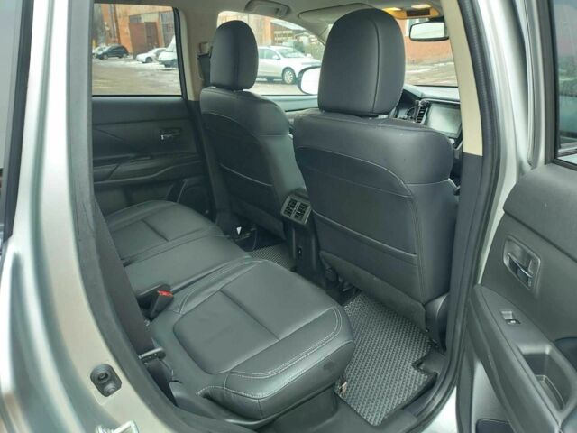 Серый Мицубиси Аутлендер, объемом двигателя 2.4 л и пробегом 85 тыс. км за 20500 $, фото 4 на Automoto.ua