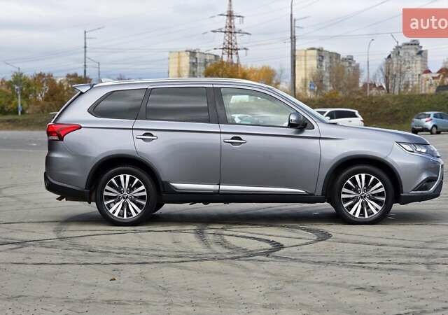 Мицубиси Аутлендер 2019 в Киеве на Automoto.ua Серый Мицубиси Аутлендер, объемом двигателя 2.4 л и пробегом 73 тыс. км за 20999 $, фото 14 на Automoto.ua