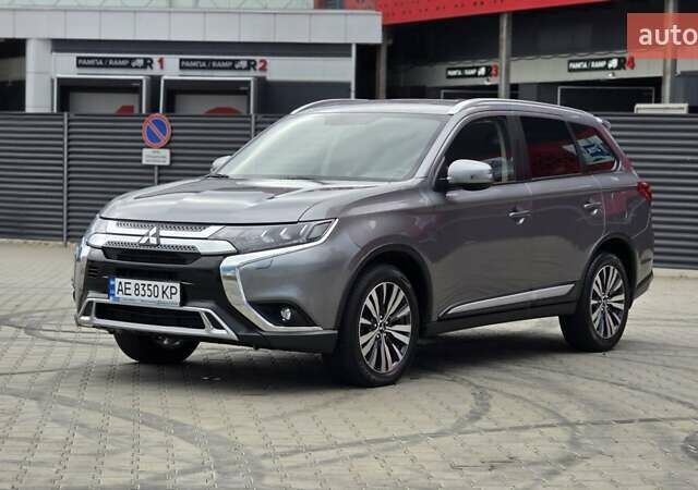 Мицубиси Аутлендер 2019 в Киеве на Automoto.ua Серый Мицубиси Аутлендер, объемом двигателя 2.4 л и пробегом 73 тыс. км за 20999 $, фото 5 на Automoto.ua
