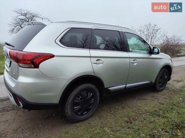 Серый Мицубиси Аутлендер, объемом двигателя 2.36 л и пробегом 101 тыс. км за 16400 $, фото 4 на Automoto.ua