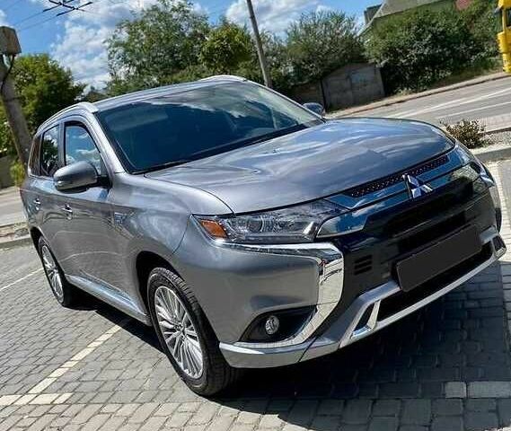 Сірий Міцубісі Аутлендер, об'ємом двигуна 2 л та пробігом 81 тис. км за 21000 $, фото 1 на Automoto.ua