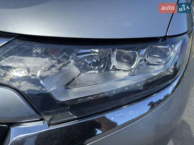 Серый Мицубиси Аутлендер, объемом двигателя 2.36 л и пробегом 123 тыс. км за 22000 $, фото 8 на Automoto.ua