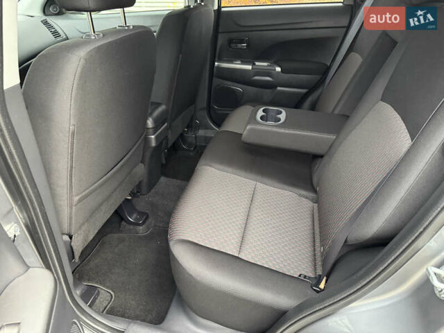 Серый Мицубиси Аутлендер, объемом двигателя 2 л и пробегом 45 тыс. км за 14000 $, фото 20 на Automoto.ua