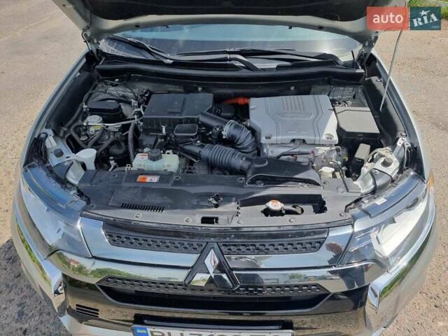 Мицубиси Аутлендер 2019 в Львове на Automoto.ua Серый Мицубиси Аутлендер, объемом двигателя 2 л и пробегом 74 тыс. км за 23300 $, фото 4 на Automoto.ua