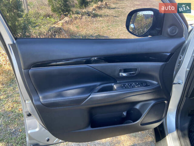 Серый Мицубиси Аутлендер, объемом двигателя 2.36 л и пробегом 135 тыс. км за 19200 $, фото 26 на Automoto.ua